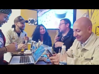 🎙️☕ ¡LOS UNIFORMADOS DESCUBREN EL SECRETO DEL CAFÉ COLOMBIANO! 🔥#PodcastQueSabeAGloria 🚀✨