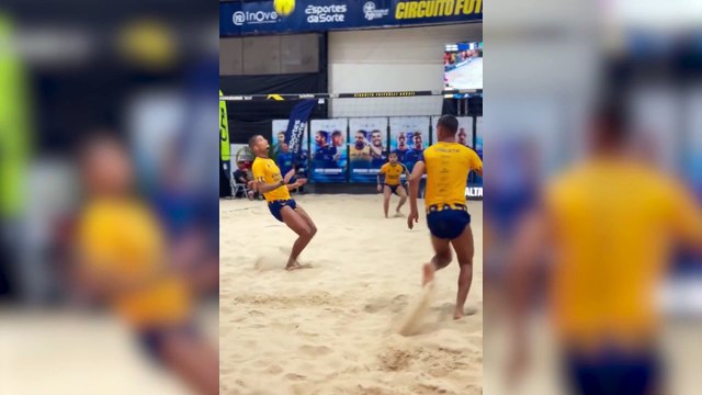 Vinicius alucina con el punto imposible en futvoley: ¿Qué es esto?