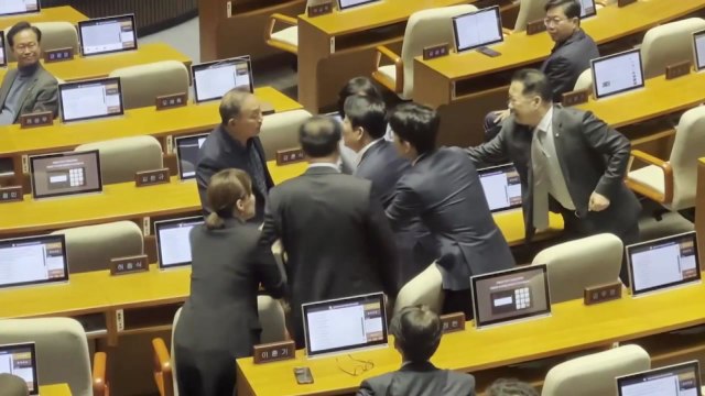 대정부질문 첫날 한덕수 권한 공방...거대 양당 충돌 / YTN
