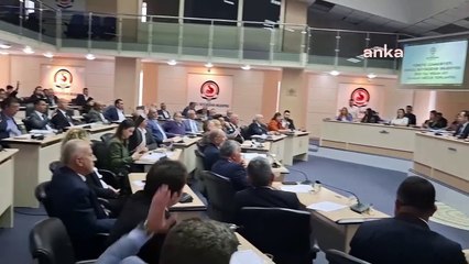 Nihat Zeybekci Kongre ve Kültür Merkezi’nin adı değiştirildi: AKP'liler salonu terk etti