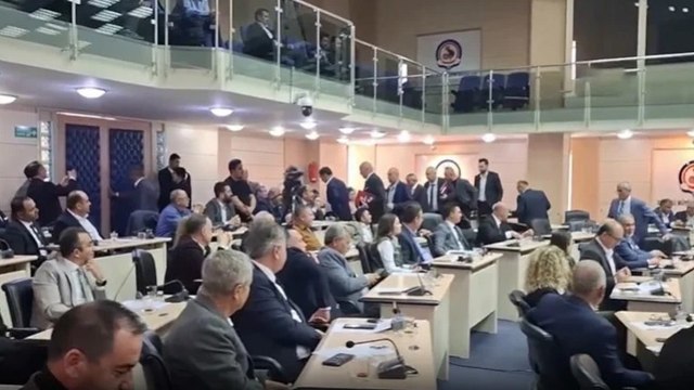 AKP'lileri kızdıran isim değişikliği! Salonu terk ettiler