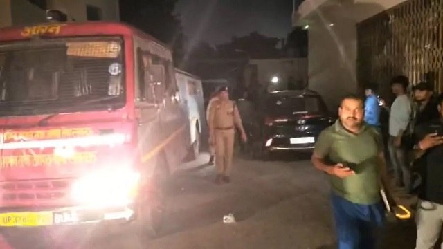 Lucknow Hospital Fire : लखनऊ के लोकबंधु अस्पताल में भीषण आग, रेस्क्यू ऑपरेशन जारी
