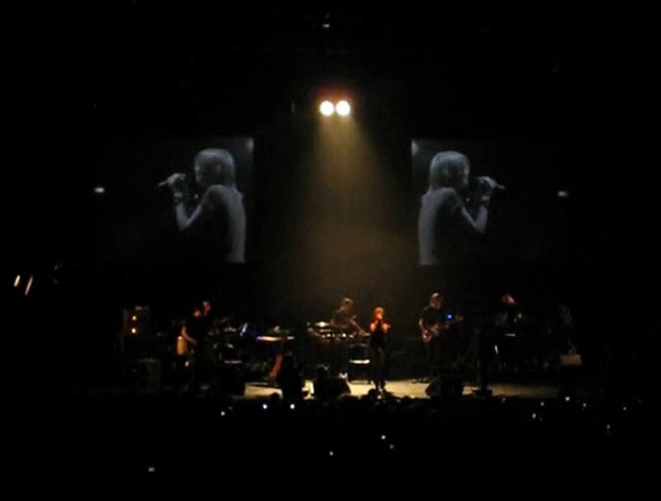 Portishead - Arrivée + Silence (LIVE Paris Le Zénith 2008)