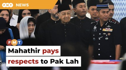 Dr M pays last respects to Pak Lah
