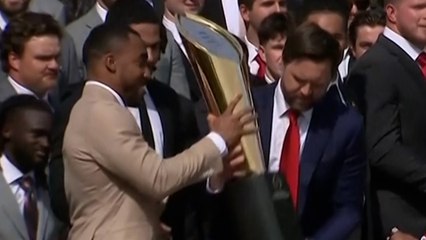 El momento 'tierra trágame' de JD Vance junto a Trump en la Casa Blanca