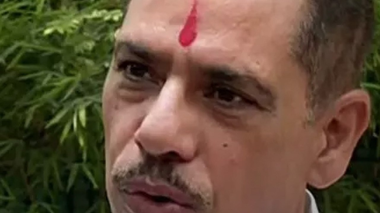 क्या है वो जमीन घोटाला, जिसमें फंसे हैं Robert...