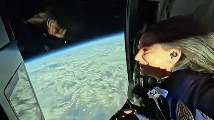 Vídeo mostra momento em que tripulantes puderam flutuar no Espaço