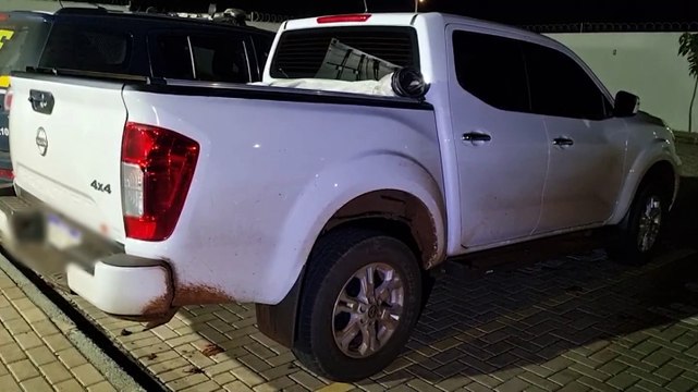 PRF apreende Frontier paraguaia com 97 kg de maconha e prende casal na BR-277 em Cascavel