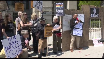 Usa, proteste per l'incontro Trump-Bukele ai consolati di El Salvador