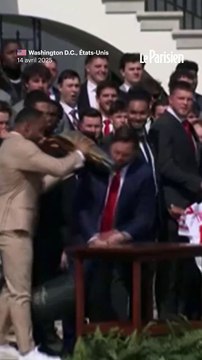 J.D. Vance fait tomber un trophée universitaire