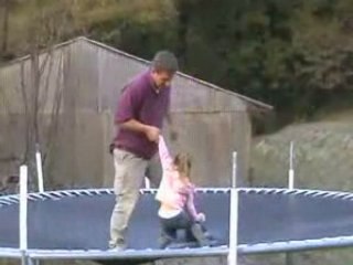 Klara et Stef au trampoline_converted