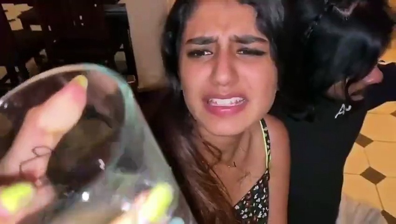 குடிப்போதையில் #Priyaprakashwarrior 🙄🙄🙄