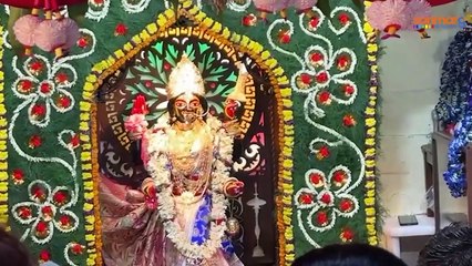 Bengali New Year_ लेक कालीबाड़ी में नववर्ष के अवसर पर पूजा अर्चना करते हुए लोग