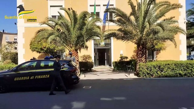 GdiF SAVONA: SOTTOPOSTO AD INDAGINI IL CAPO SERVIZIO DEI SERVIZI CIMITERIALI DI UN COMUNE DEL PONENTE LIGURE. AVREBBE SOTTRATTO MATERIALE PREZIOSO DA UNA SALMA ED ESEGUITO LAVORI “IN NERO” NEI CIMITERI A FAVORE DI PRIVATI (15.04.25)