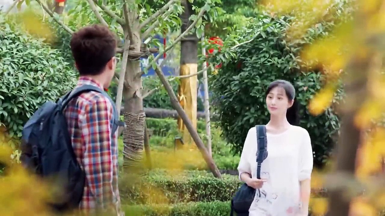 This girl discovers that her gaming partner whom She Likes is the Most Popular Guy at college