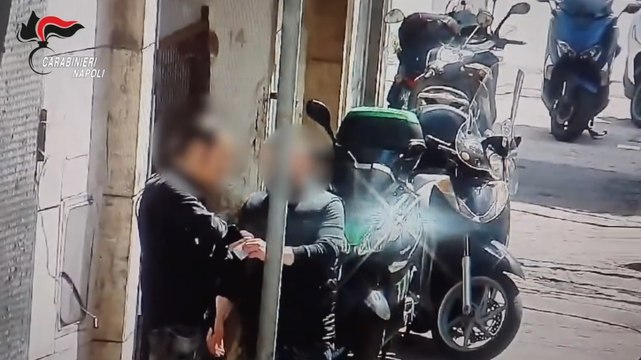 Napoli, il business della camorra su parcheggi e ormeggi abusivi: 21 arresti (15.04.25)