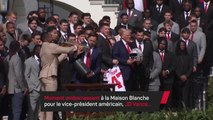 National Championship - Quand JD Vance fait tomber une partie du trophée à la Maison Blanche