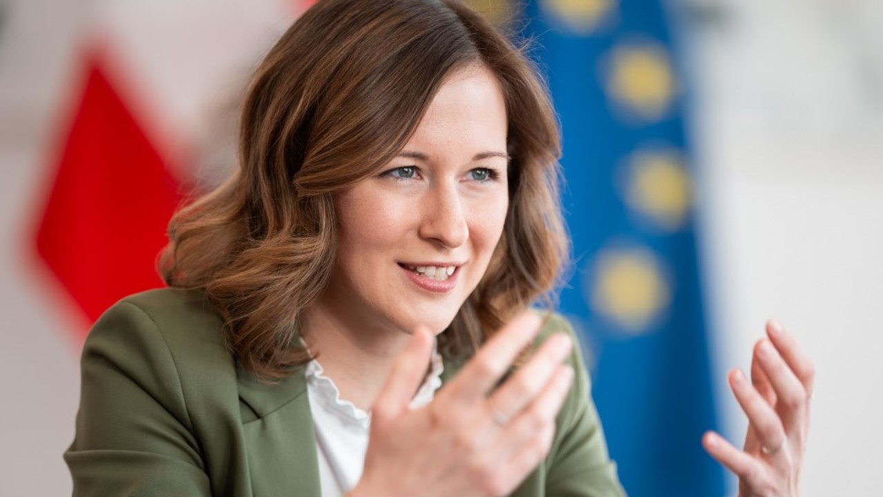 Zivildienst weiterhin beliebt - Wehrpflicht für Frauen kein Thema