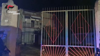 A Favara un uomo si barrica in casa armato, irruzione dei Carabinieri