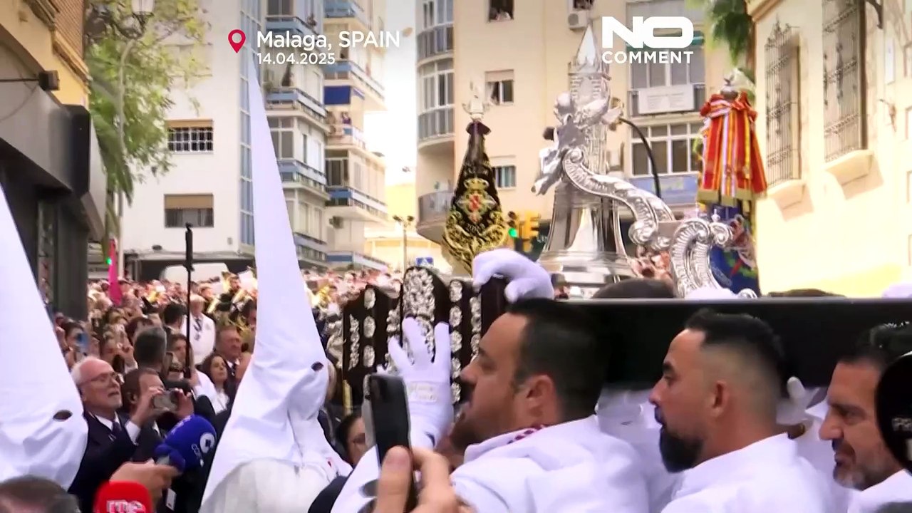 Tausende gläubige in málaga besuchen die jährliche osterparade