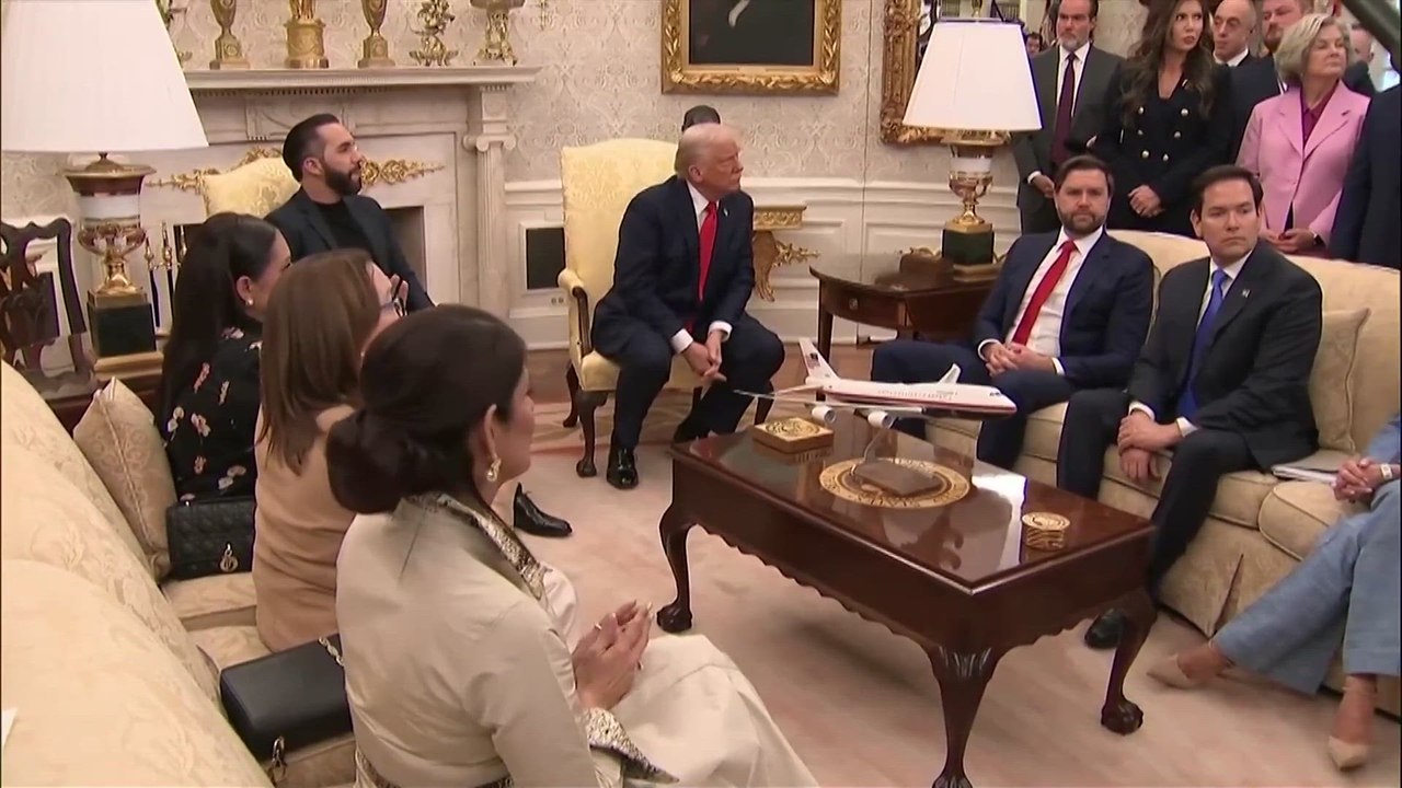 Trump meets El Salvador's president amid questions over deportations