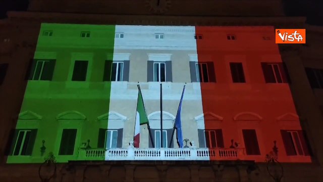 La facciata di Montecitorio illuminata con il Tricolore per la Giornata Nazionale del Made in Italy