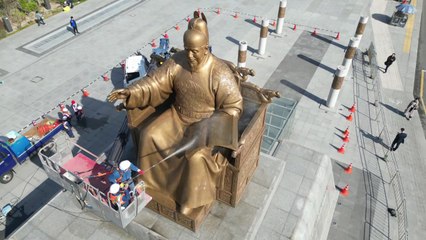 [서울] 광화문 세종대왕 동상 세척...16일엔 이순신 동상 세척 / YTN