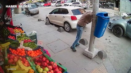 Boğulma tehlikesi yaşayan adamı Heimlich manevrasıyla kurtardı