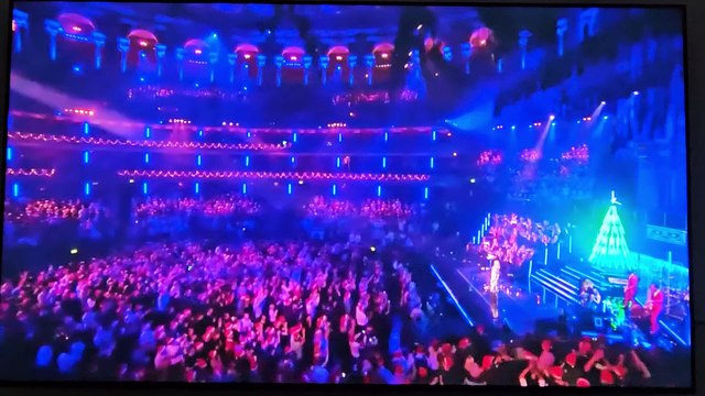 KYLIE & DANNII MINOGUE - 100% Degrees (2015)