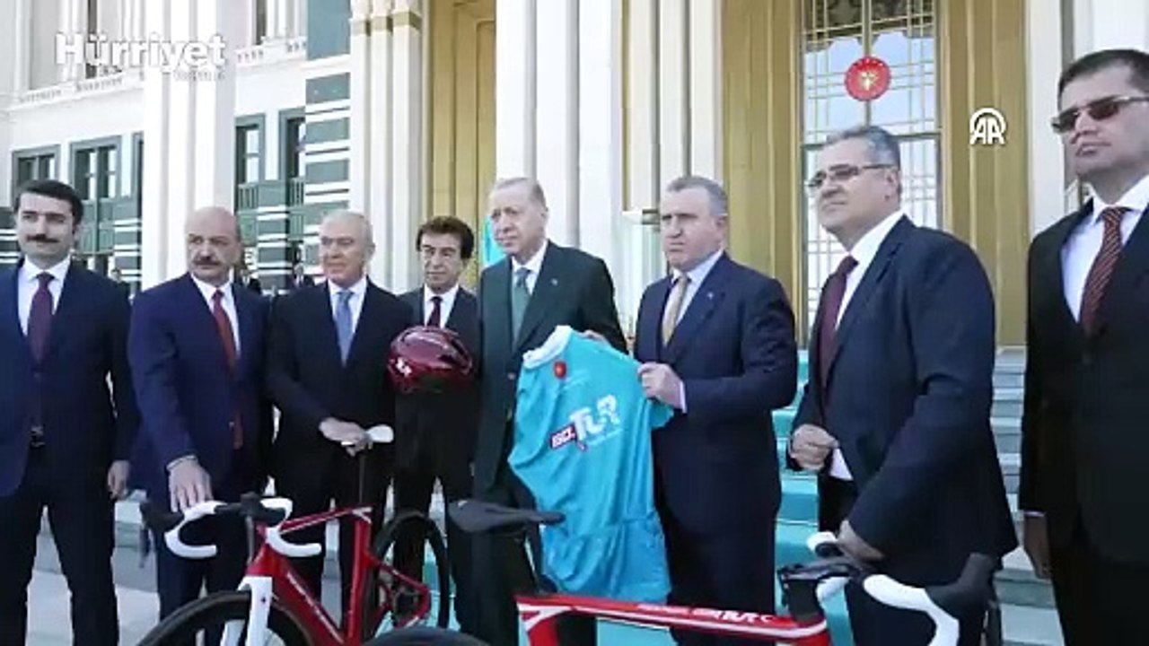 Cumhurbaşkanı Erdoğan, 60. Cumhurbaşkanlığı Türkiye Bisiklet Turu heyetini kabul etti