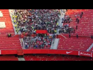 ACUÑA sale solo al Sánchez-Pizjuán y la afición del BETIS se la lía