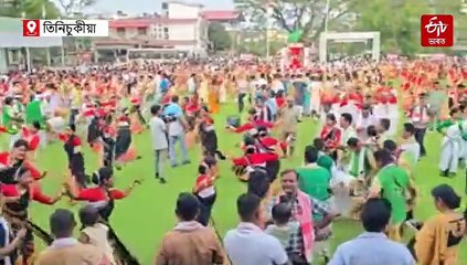 তিনিচুকীয়া জিলা ছাত্ৰ সন্থাৰ কেন্দ্ৰীয় মুকলি বিহুত শিল্পী হীৰেণ কোঁৱৰক শিল্পীপ্ৰাণ বঁটা প্ৰদান