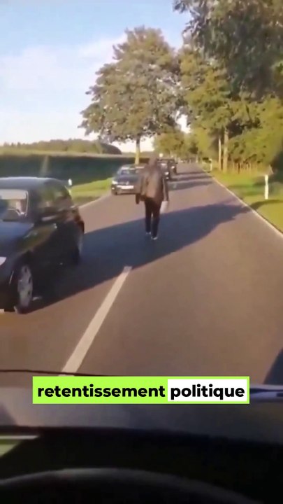 Allemagne Un migrant se promène au milieu de la route avec un couteau