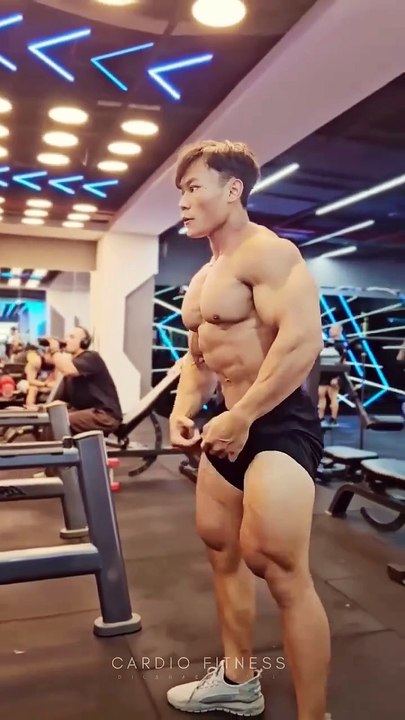 Bicep Pose