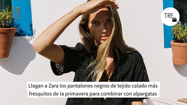 Llegan a Zara los pantalones negros de tejido calado más fresquitos de la primavera para combinar con alpargatas
