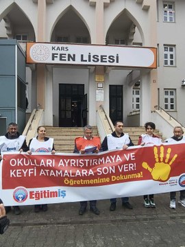 Kars'ta proje okullarındaki öğretmen atamaları protesto edildi