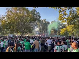 La afición del REAL BETIS se reúne para vivir las horas previas del derbi