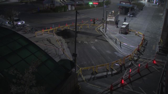 인천 부평역 앞 도로서 '땅 꺼짐'...차량 진입 통제 / YTN