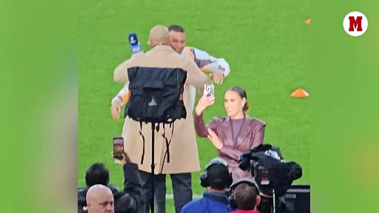 El emotivo abrazo entre Mbappé y Henry en el Emirates