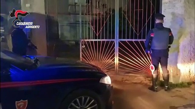 Favara (AG) – Uomo si barrica in casa. I Carabinieri costretti a fare irruzione (15.04.25)