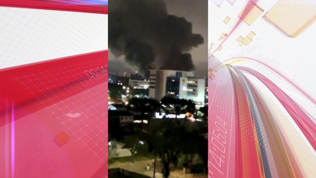 Incêndio de grandes proporções atinge teatro da PUC-PR; veja imagens