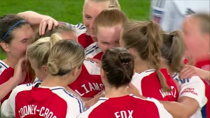 Arsenal smash five past Leicester to close the gap on Chelsea