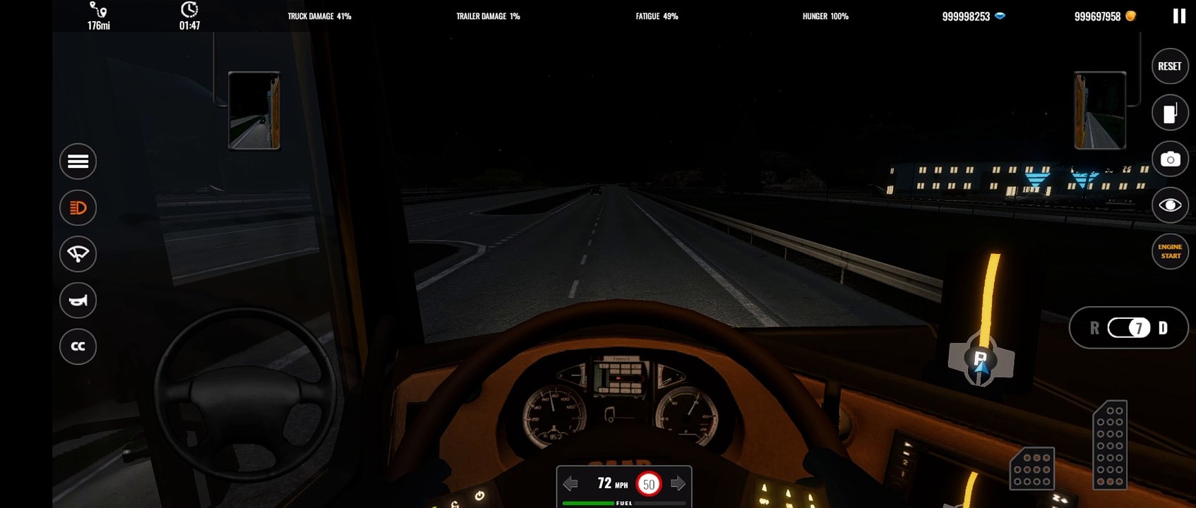 Truck driving in a night. 卡車在夜間行駛。Camión conduciendo de noche. ।raat mein trak chalaana.
