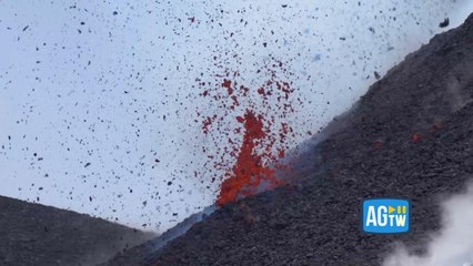 Le spettacolari fontane di lava dal cratere Sud-Est dell'Etna