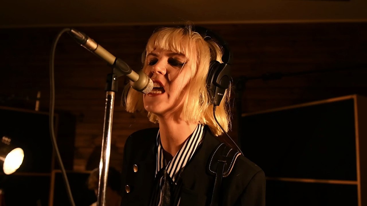 'In My Room' with Loose Content