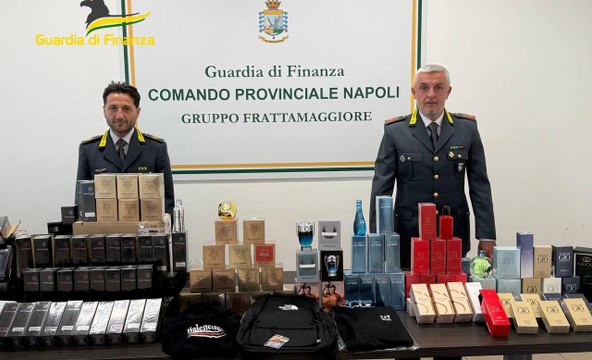 Orta di Atella, scoperto deposito del falso : sequestrati oltre 40mila articoli contraffatti (16.04.25)
