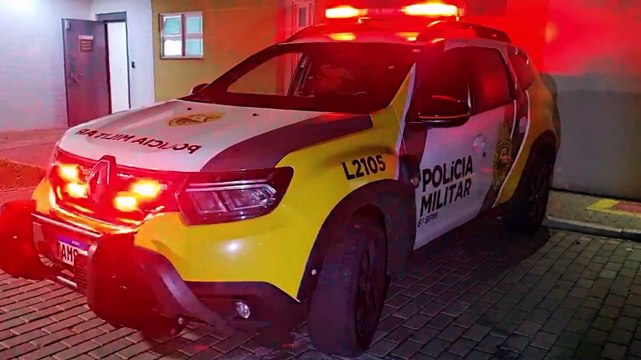 Jovem sem CNH e adolescente são detidos pela PM após fuga de moto na contramão na Carlos Gomes