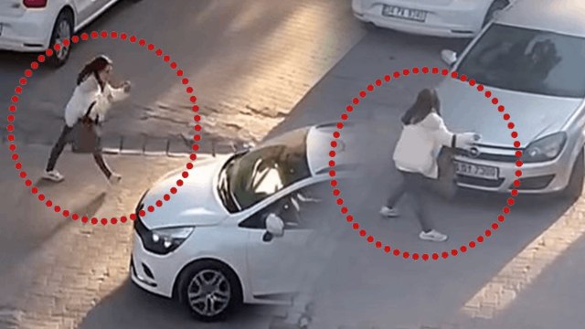 Avcılar’da yol ortasında sürücülere küfür edip araçları tekmeledi