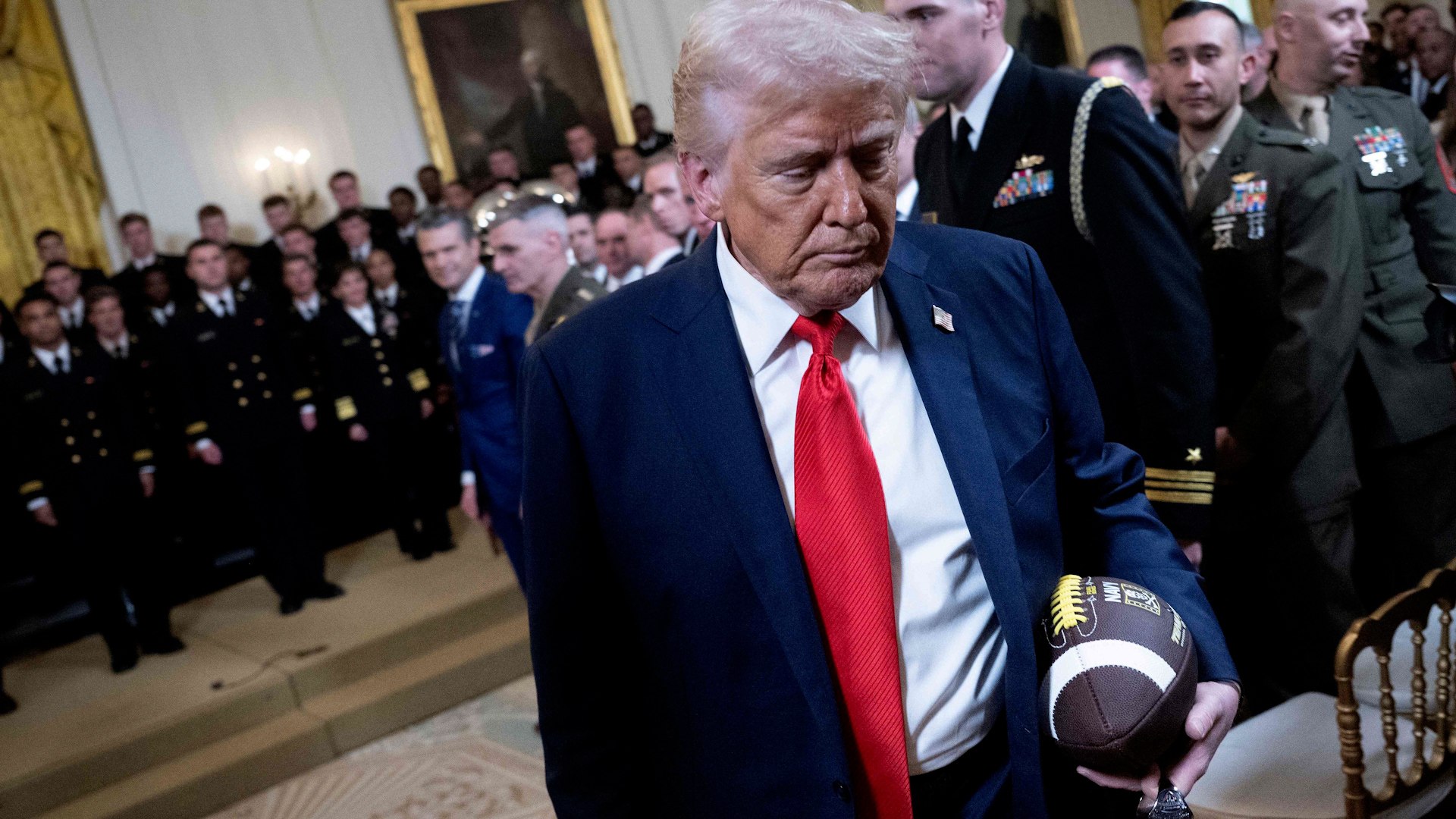 Trump congela 2.200 millones en subvenciones a Harvard por su "atroz antisemitismo"