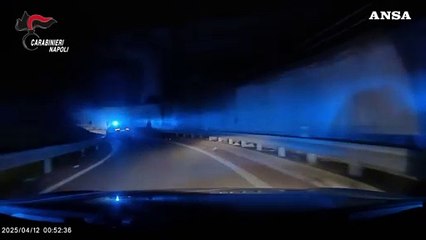 Napoli, sotto effetto della cocaina fugge sulla superstrada contromano per 10 km